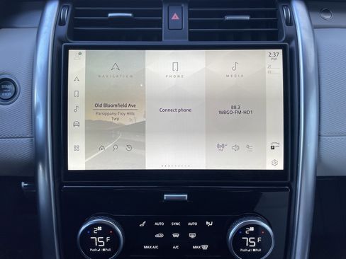 Used 2024 Land Rover Discovery Dynamic SE image 19