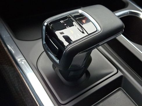 Used 2024 Chevrolet Silverado 1500 LT w/ Z71 Off-Road Package image 17