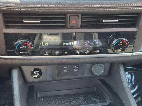 Certified 2024 Nissan Rogue SV FWD image 22
