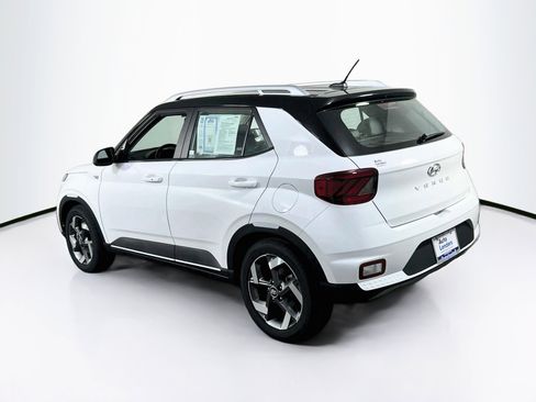 Used 2023 Hyundai Venue Limited FWD image 7