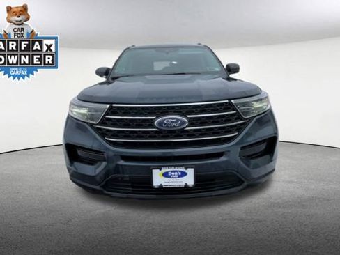 Used 2023 Ford Explorer XLT image 3