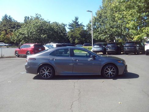 Used 2023 Toyota Camry SE FWD image 6