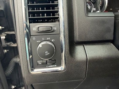 Used 2019 RAM 1500 Laramie RWD image 38