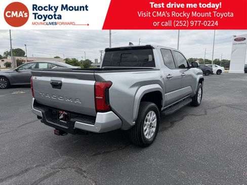 Used 2024 Toyota Tacoma SR5 AWD/4WD image 7