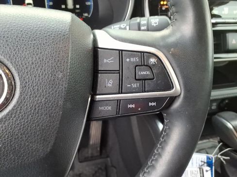 Used 2023 Toyota Highlander Platinum image 32