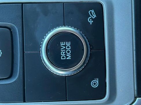 Used 2023 Ford Explorer XLT w/ Equipment Group 202A image 30