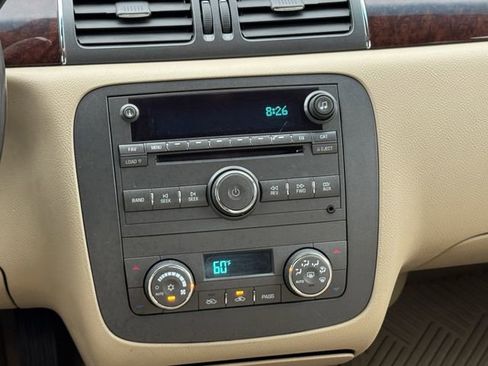 Used 2010 Buick Lucerne CXL FWD image 16