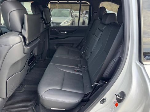 Used 2024 Lexus LX 600 4WD w/ Luxury Package image 9