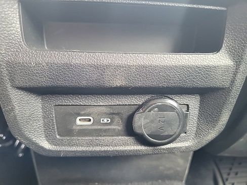 Used 2022 Volkswagen Tiguan SE AWD/4WD image 30