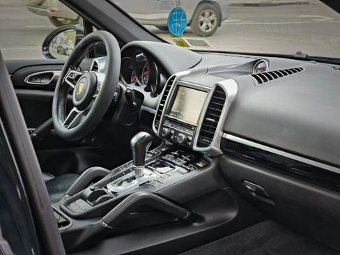 Used 2016 Porsche Cayenne image 6