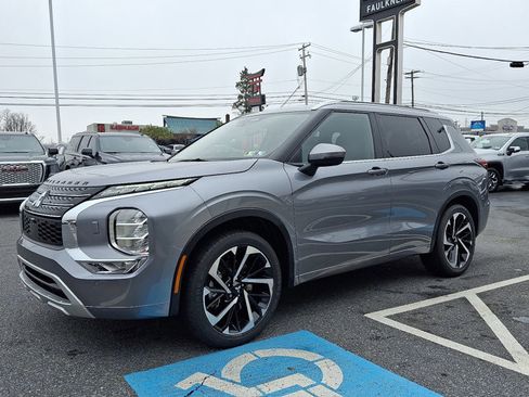 Used 2022 Mitsubishi Outlander SEL image 3