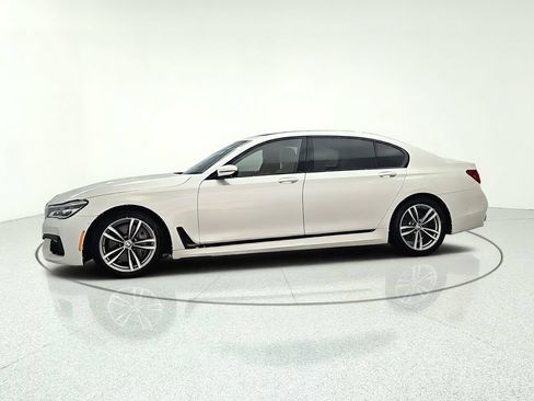 Used 2019 BMW 750i xDrive w/ Executive Package AWD/4WD image 4