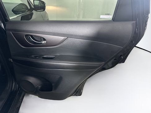Used 2015 Nissan Rogue SV AWD/4WD image 27