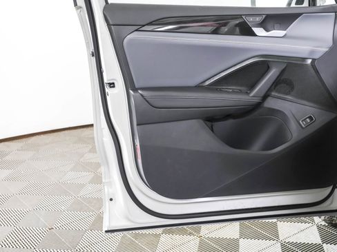 New 2026 Volkswagen Tiguan SEL R-Line image 32