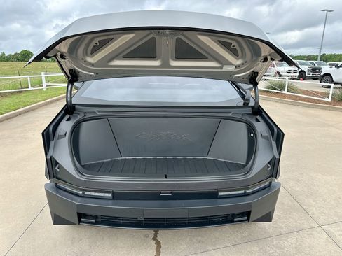 Used 2025 Tesla Cybertruck 2WD Crew Cab image 26