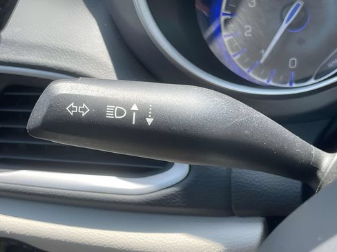 Used 2023 Chrysler Pacifica Touring-L FWD image 22