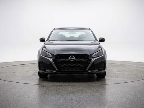 Used 2025 Nissan Altima 2.5 SV image 2