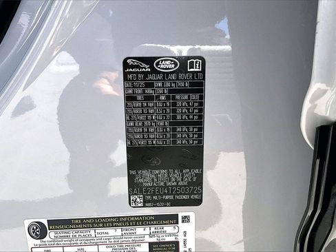 New 2026 Land Rover Defender 130 X-Dynamic SE image 8