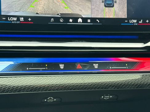 Used 2025 BMW M5 w/ Executive Package image 23