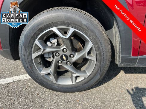 Used 2025 Chevrolet Trax LT FWD image 9