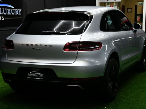 Used 2018 Porsche Macan AWD/4WD image 8