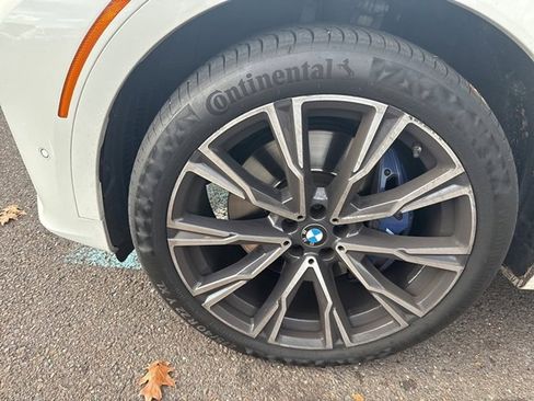 Used 2022 BMW X7 M50i w/ Executive Package image 9