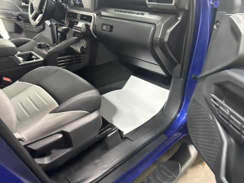 Used 2024 Toyota Tacoma TRD Off-Road image 35