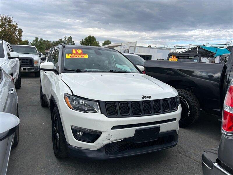Used 2019 Jeep Compass Latitude FWD image 2
