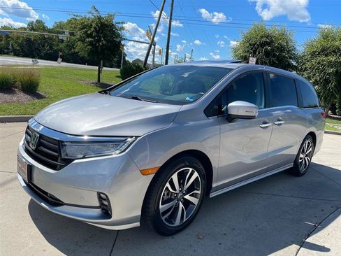 Used 2021 Honda Odyssey Touring image 2