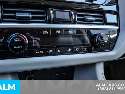 Used 2024 Nissan Pathfinder SV image 45