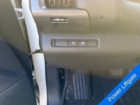 Used 2023 Nissan Pathfinder SL FWD image 11