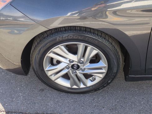 Used 2020 Hyundai Elantra SEL image 13