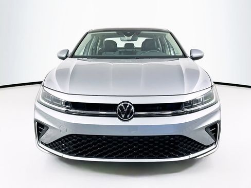 Used 2025 Volkswagen Jetta SE w/ Sunroof Package FWD image 6