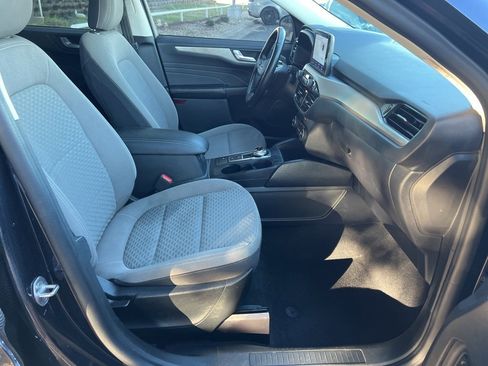 Used 2021 Ford Escape SE w/ SE Sport Appearance Package image 12