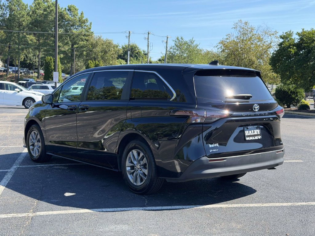 Used 2025 Toyota Sienna LE FWD image 22