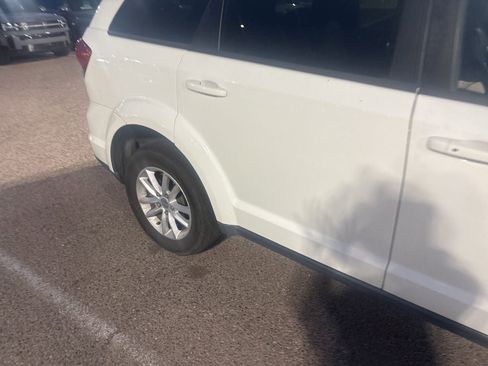 Used 2017 Dodge Journey SXT w/ Comfort/Convenience Group FWD image 5