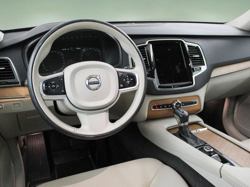 Used 2022 Volvo XC90 T6 Momentum w/ Advanced Package AWD/4WD image 17