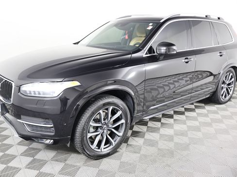 Used 2018 Volvo XC90 T6 Momentum w/ Convenience Package image 10