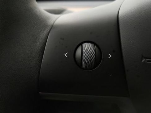 Used 2025 Tesla Model Y Long Range RWD image 75