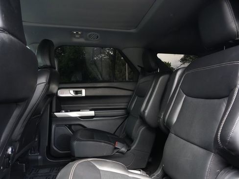 Used 2021 Ford Explorer Limited w/ Hybrid Equipment Group 310A AWD/4WD image 18