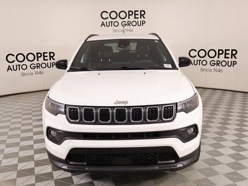 Used 2023 Jeep Compass Latitude image 9