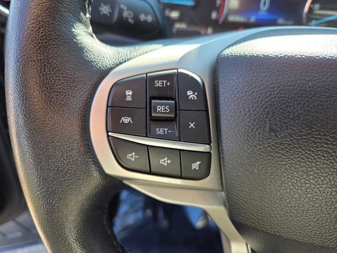 Used 2024 Ford Explorer Limited AWD/4WD image 17