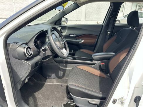 Used 2024 Nissan Kicks SR image 11