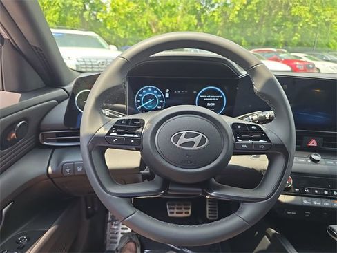 New 2025 Hyundai Elantra SEL image 14