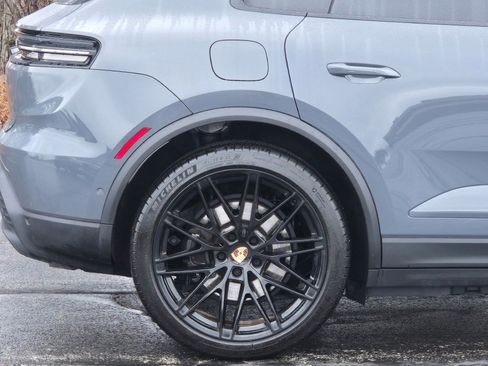 Used 2025 Porsche Macan Electric image 14