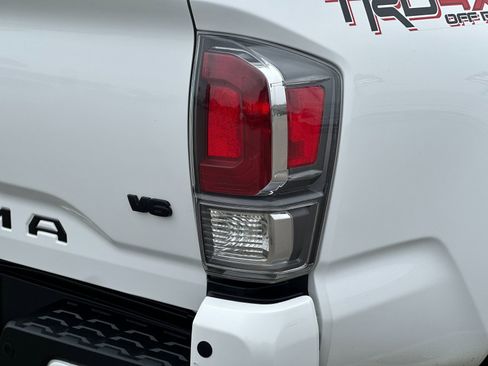 Used 2020 Toyota Tacoma TRD Off-Road image 25