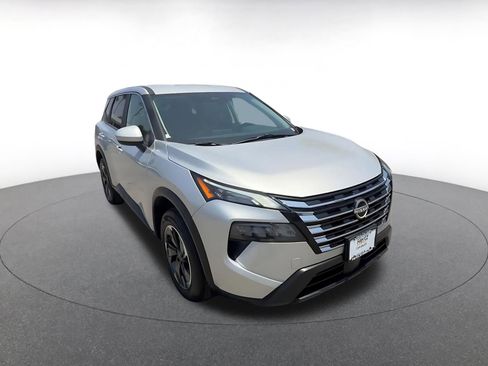 Used 2025 Nissan Rogue SV FWD image 3