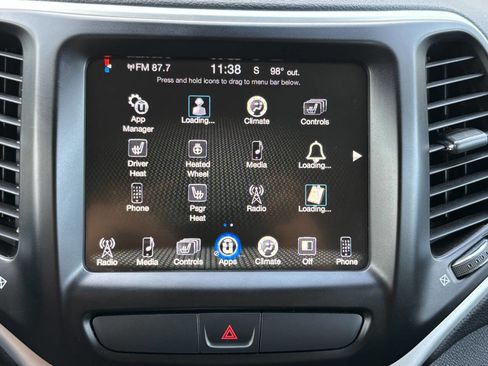 Used 2018 Jeep Cherokee Latitude Plus w/ Cold Weather Group image 18