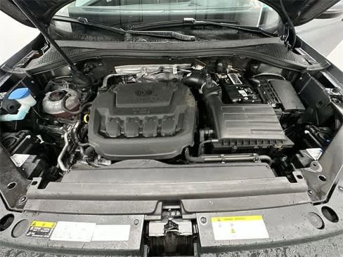 Certified 2022 Volkswagen Tiguan SE w/ Panoramic Sunroof Package image 28