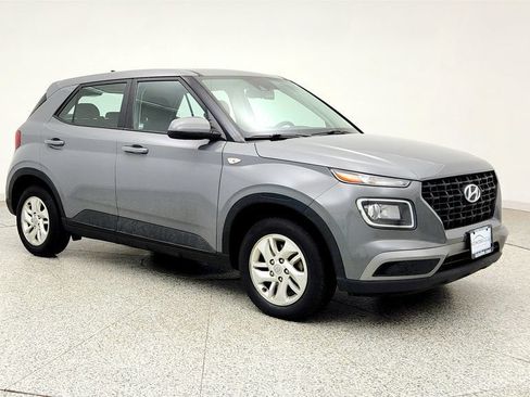 Used 2021 Hyundai Venue SE FWD image 3